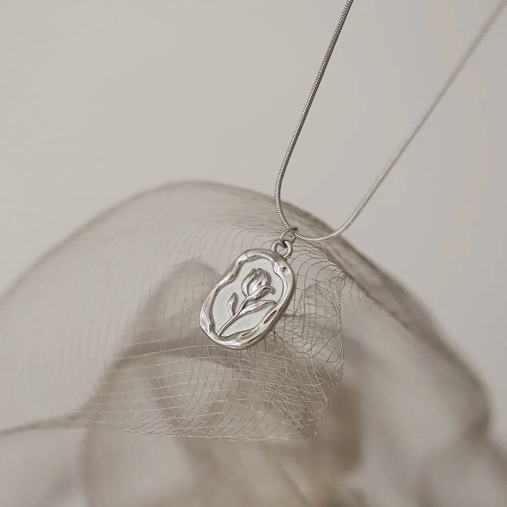 Elegant Rose Necklace - Accessory
