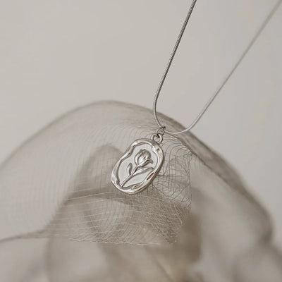 Elegant Rose Necklace - Accessory