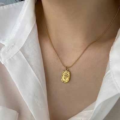 Elegant Rose Necklace - Accessory
