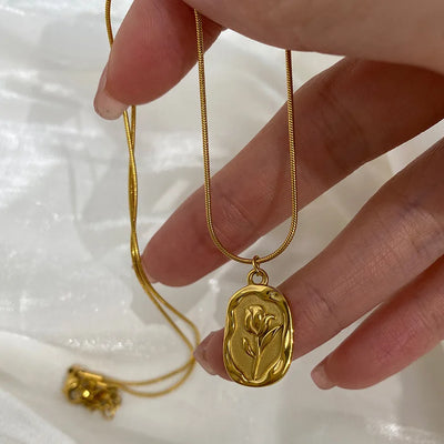 Elegant Rose Necklace - Accessory